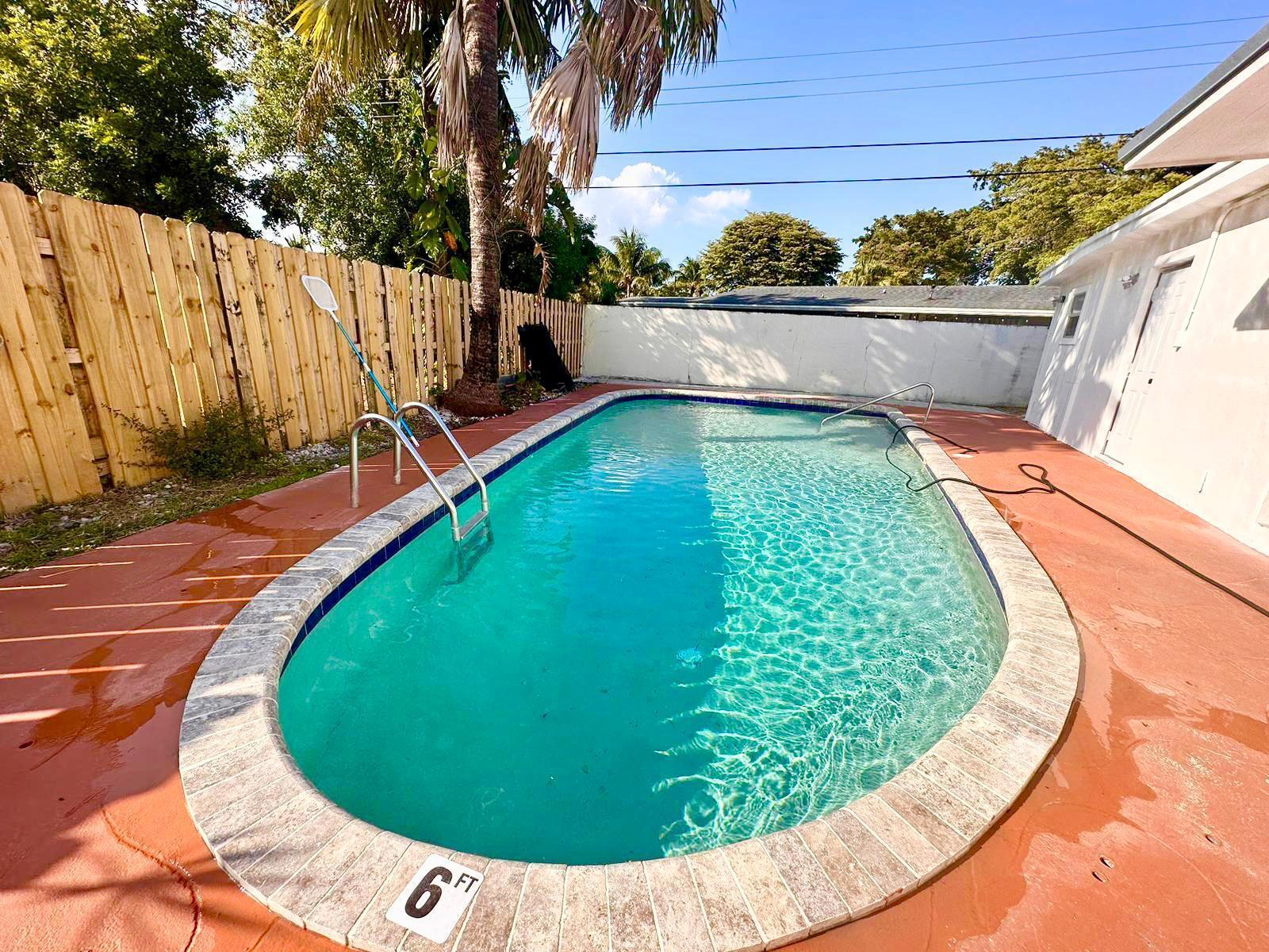 601 NW 38th St