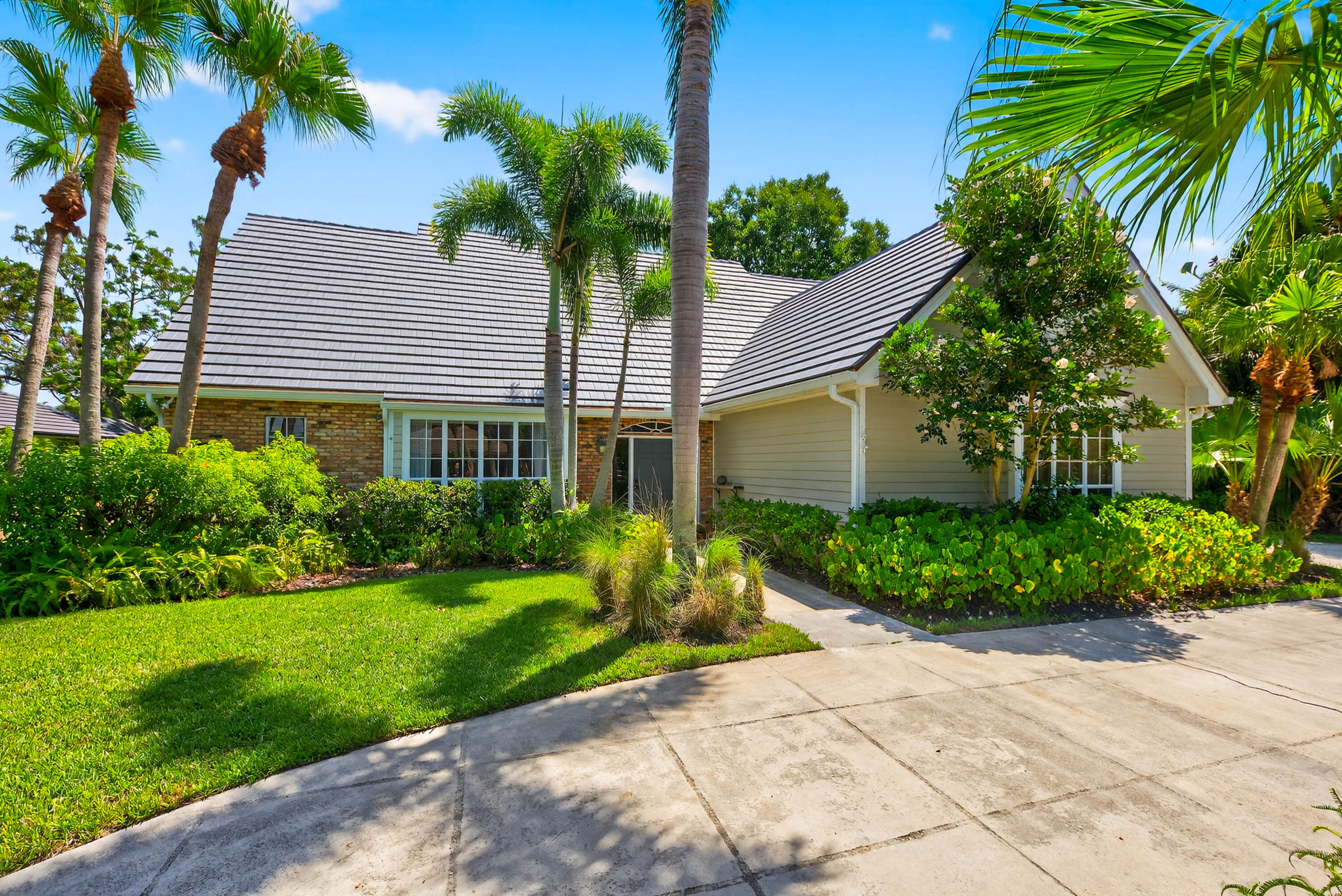 18360 SE Lakeside Tequesta, FL 33469