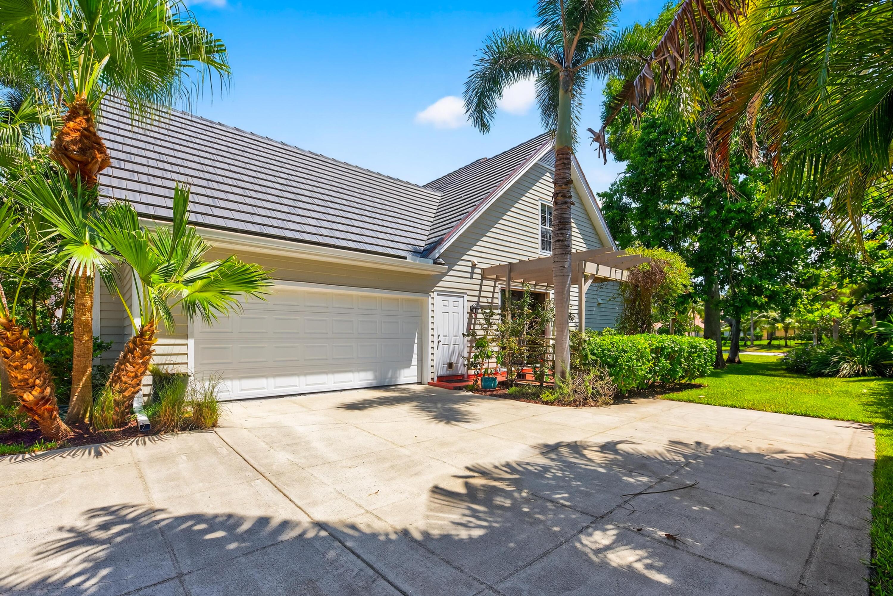 18360 SE Lakeside Tequesta, FL 33469