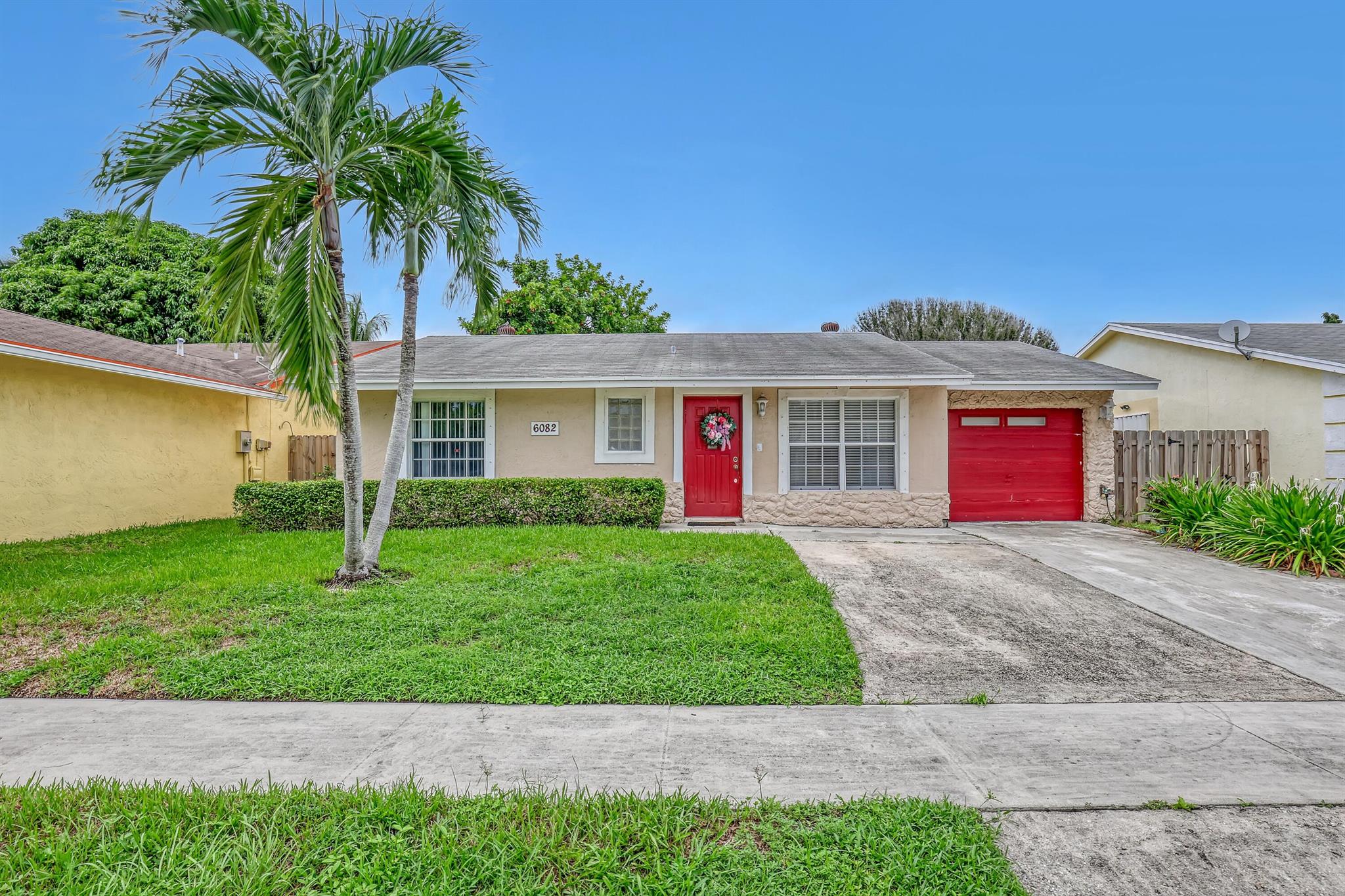 6082 Blue Grass Cir