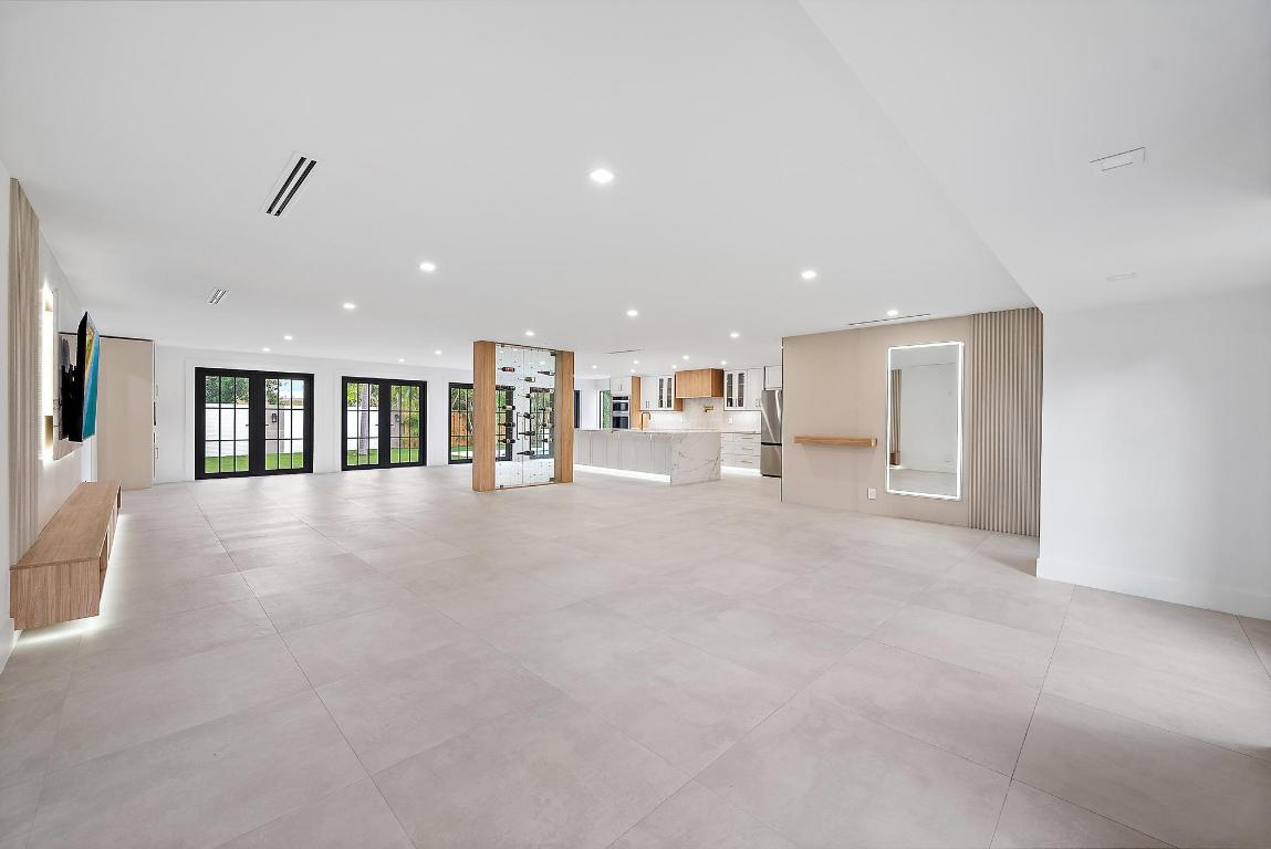 391 W Riverside Tequesta, FL 33469