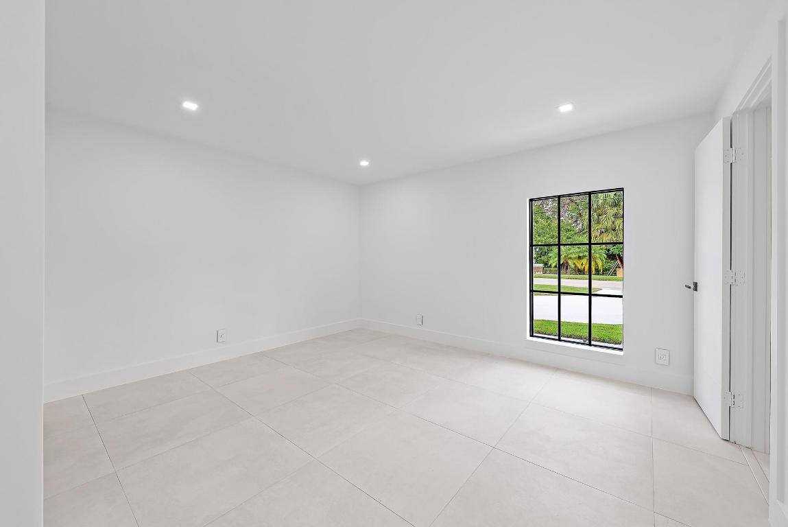 391 W Riverside Tequesta, FL 33469