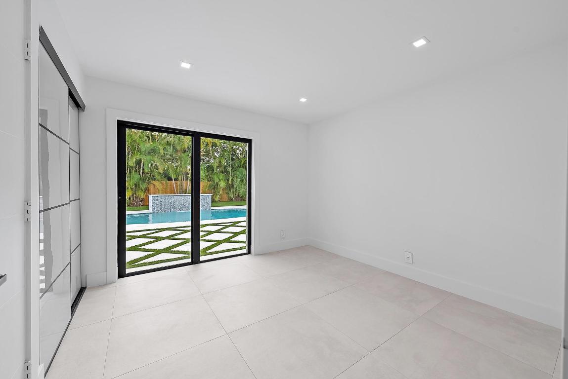 391 W Riverside Tequesta, FL 33469