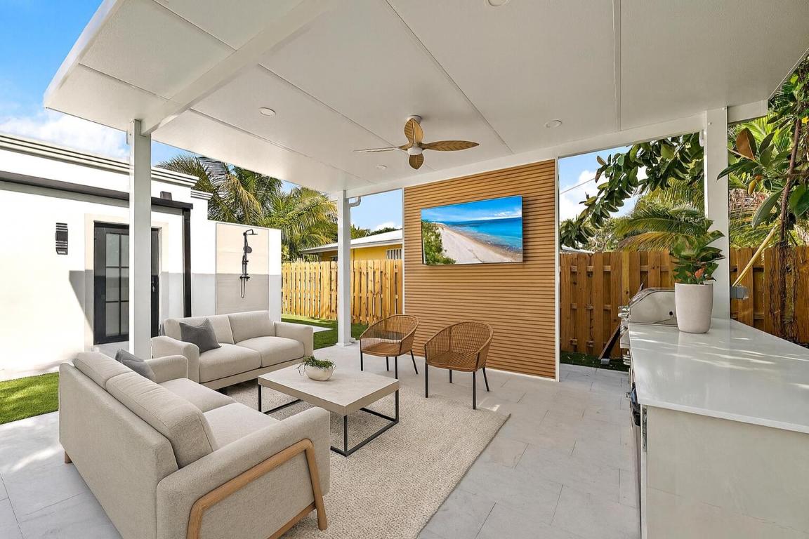 391 W Riverside Tequesta, FL 33469