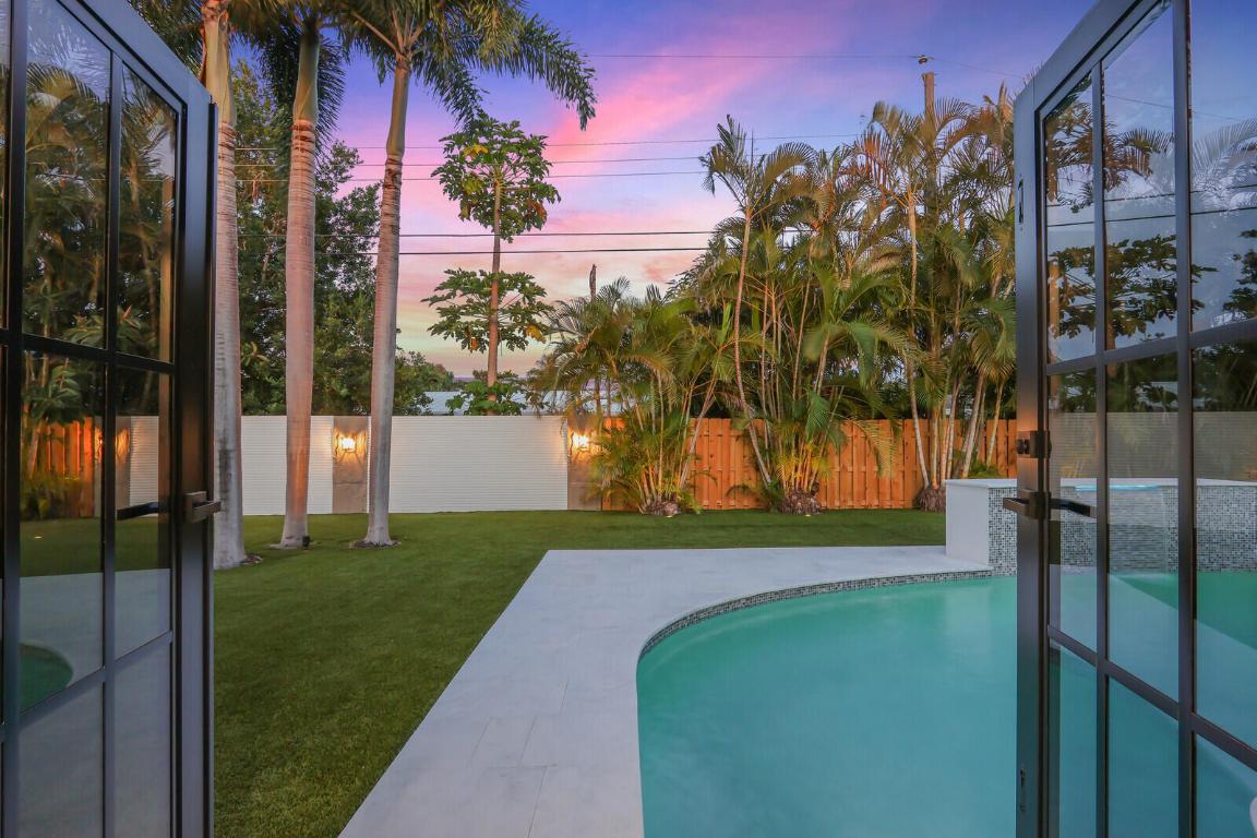 391 W Riverside Tequesta, FL 33469