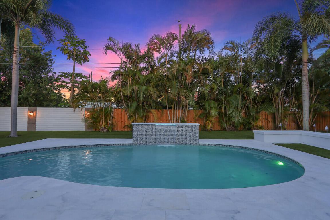 391 W Riverside Tequesta, FL 33469