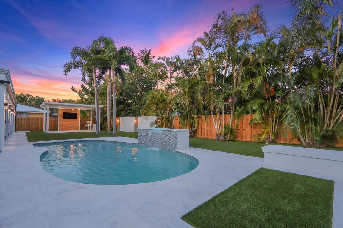 391 W Riverside Tequesta, FL 33469