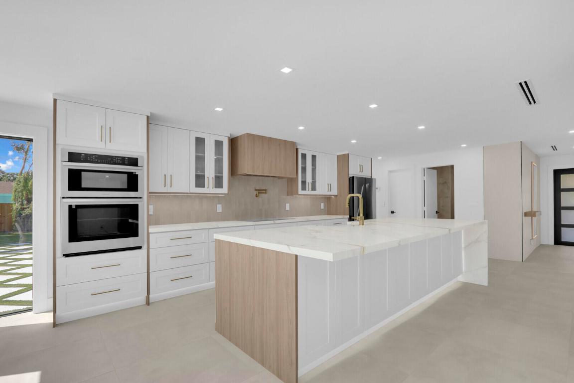 391 W Riverside Tequesta, FL 33469