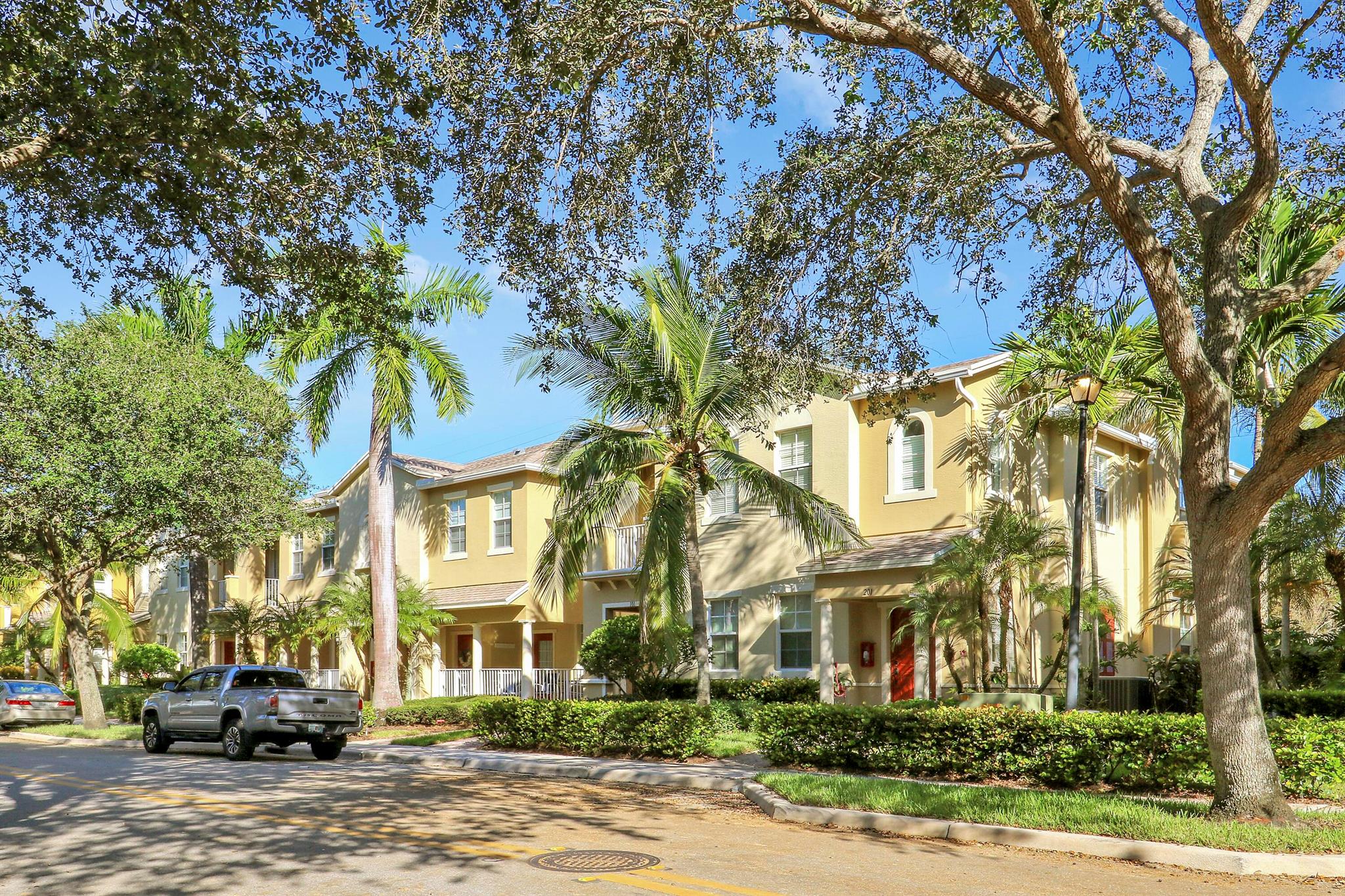121 Seagrape Dr #102