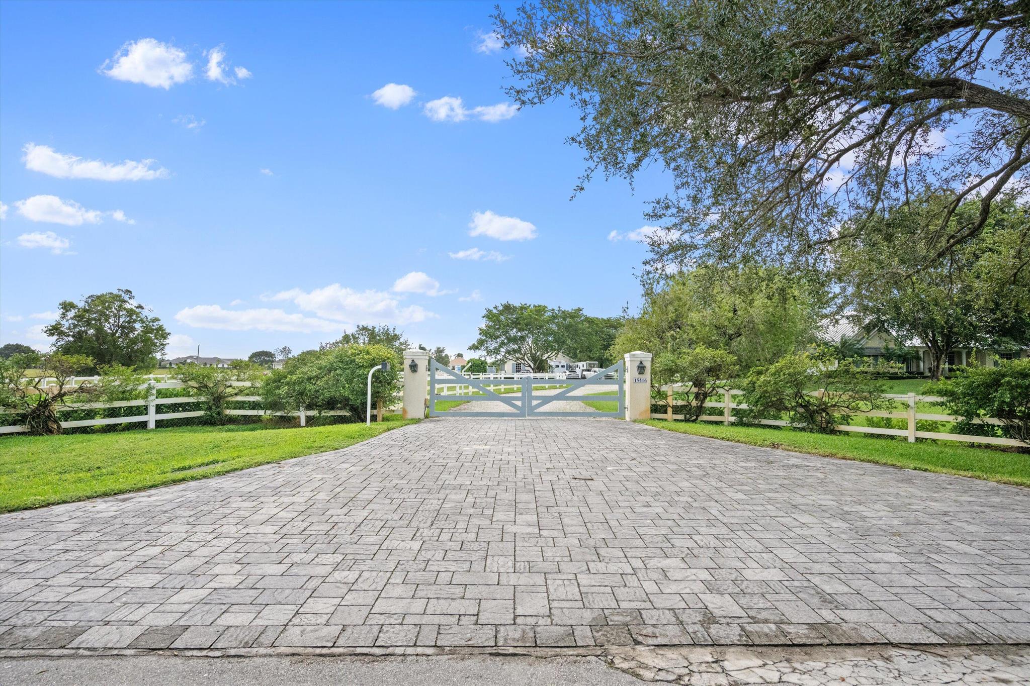 15416 Sunnyland Ln #Barn Wellington, FL 33414