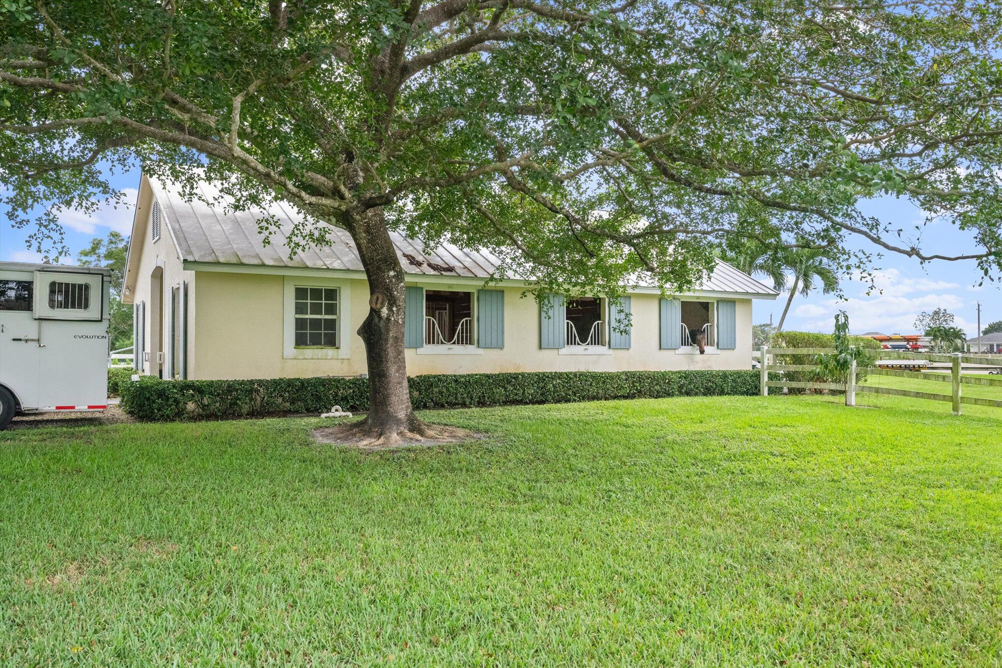 15416 Sunnyland Ln #Barn Wellington, FL 33414