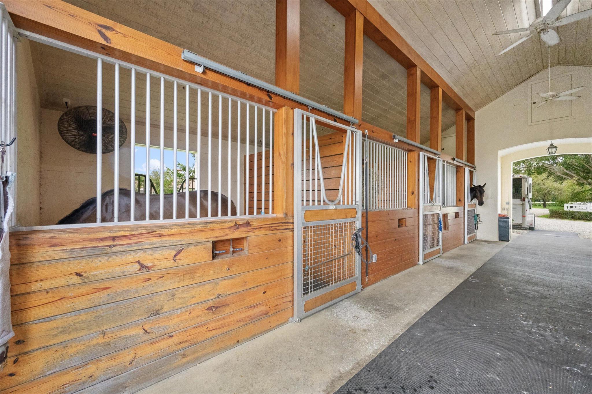 15416 Sunnyland Ln #Barn Wellington, FL 33414