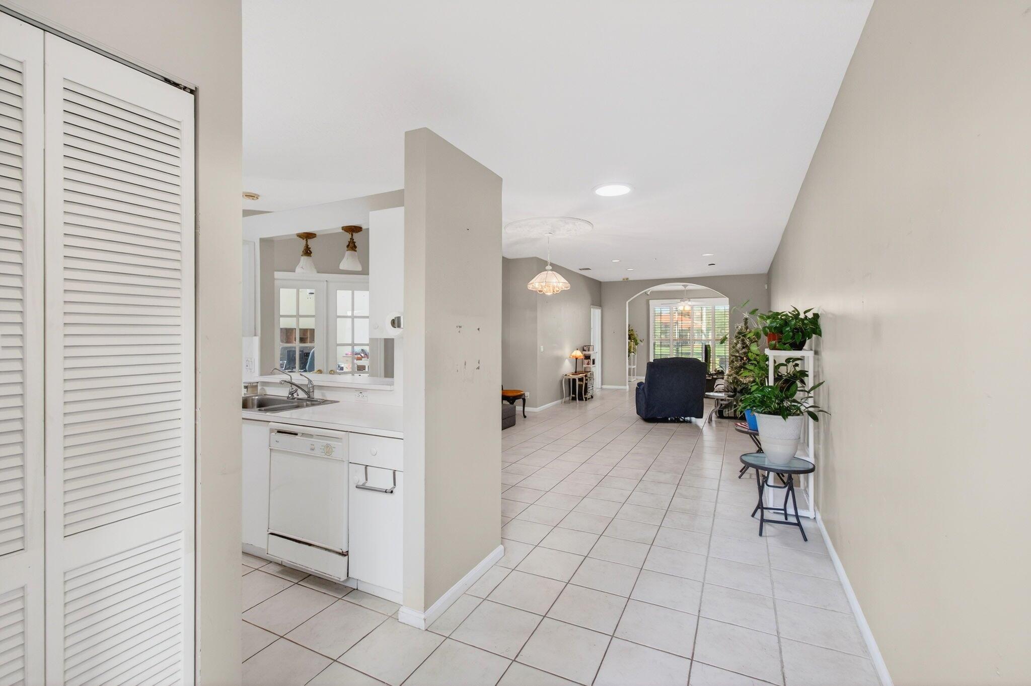 10845 Royal Caribbean Cir Boynton Beach, FL 33437