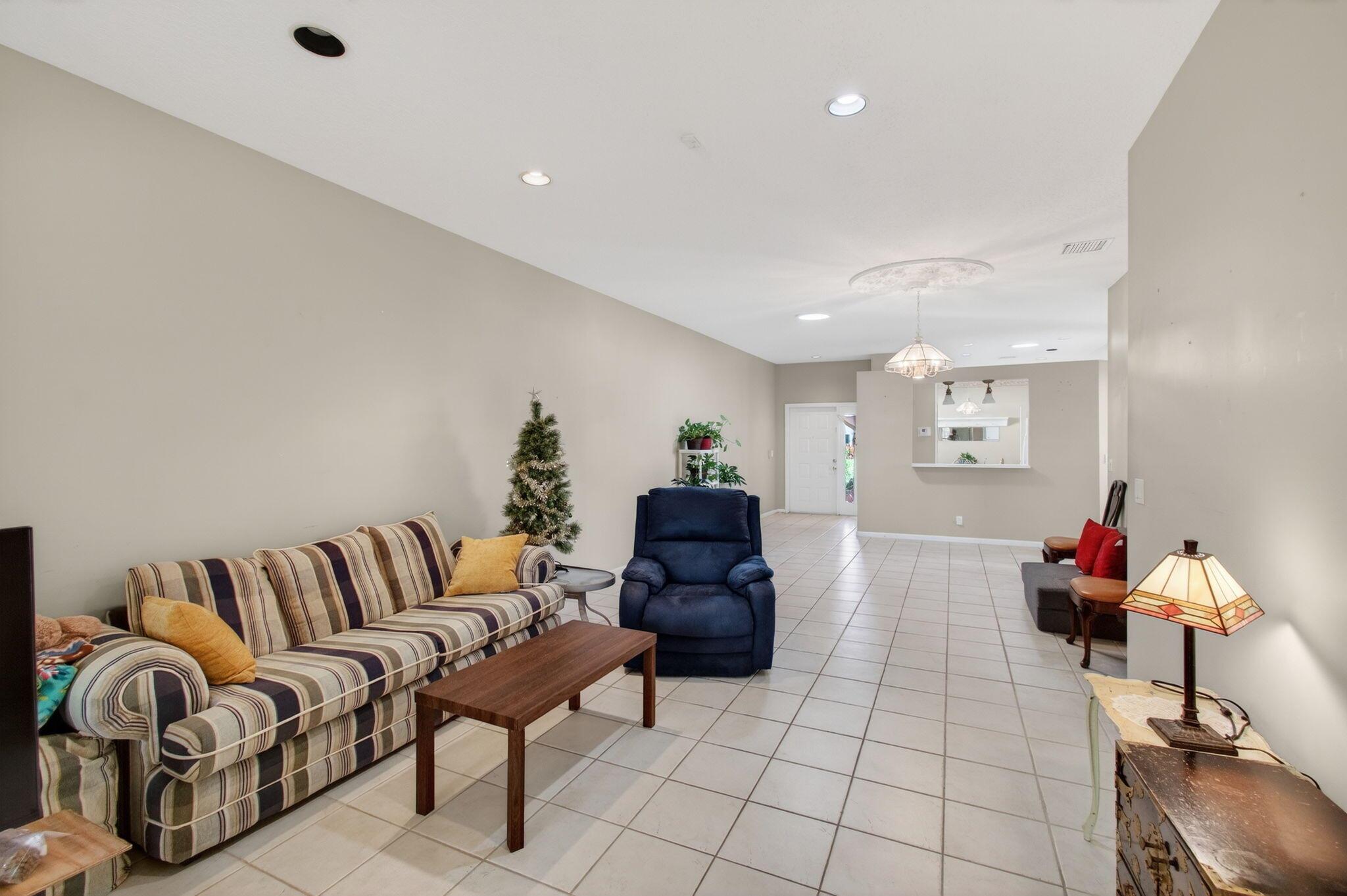 10845 Royal Caribbean Cir Boynton Beach, FL 33437