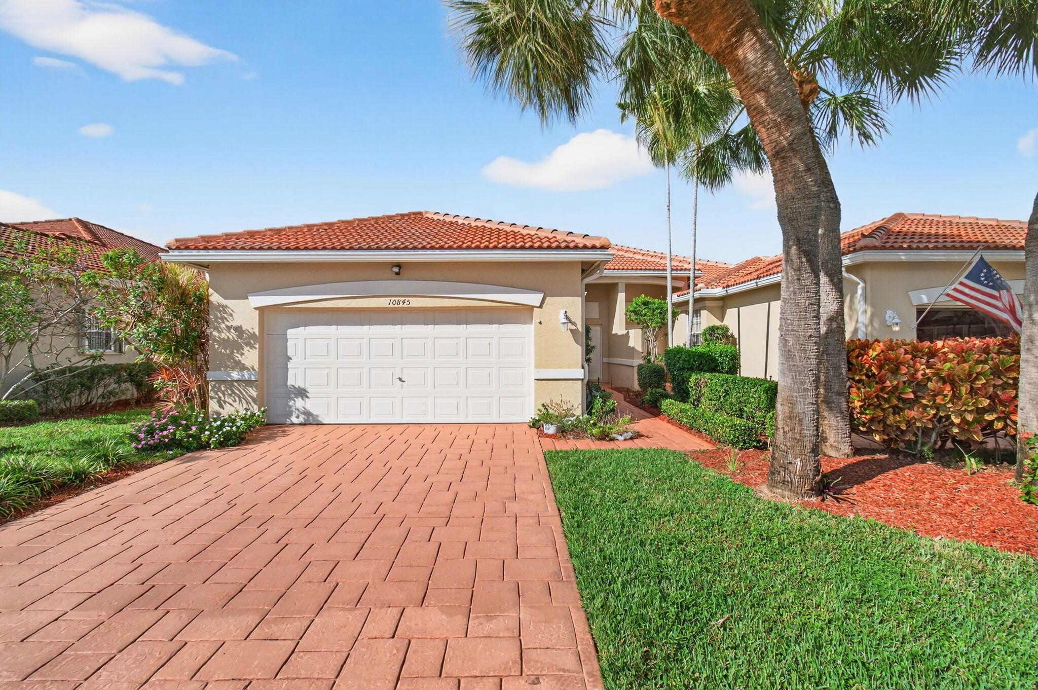 10845 Royal Caribbean Cir Boynton Beach, FL 33437