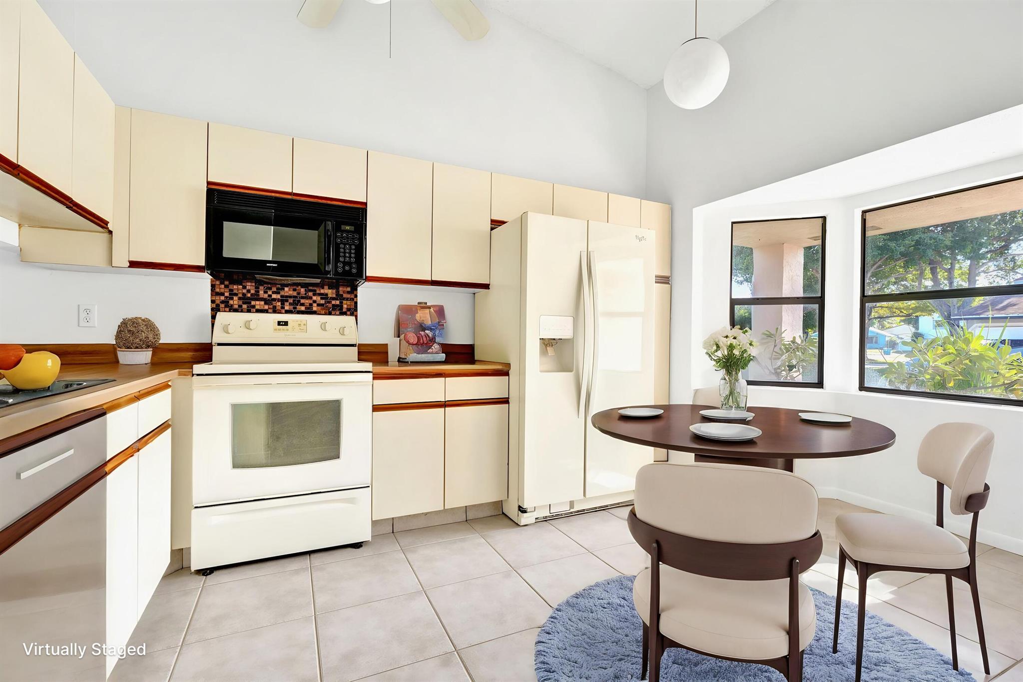 32 Buxton Ln Boynton Beach, FL 33426