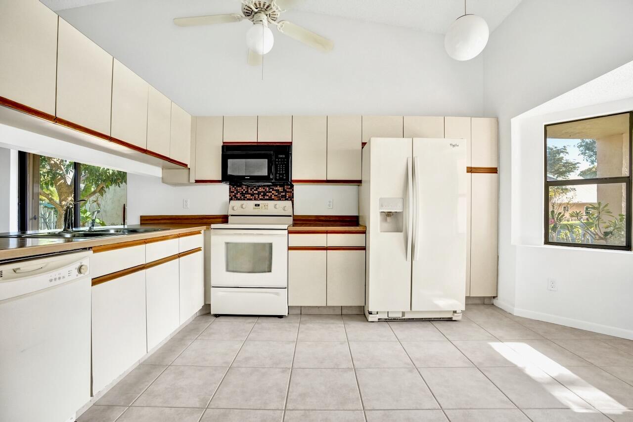 32 Buxton Ln Boynton Beach, FL 33426