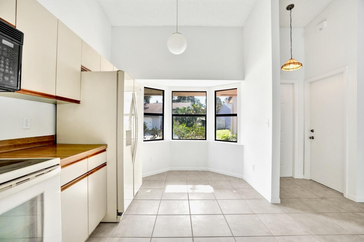 32 Buxton Ln Boynton Beach, FL 33426