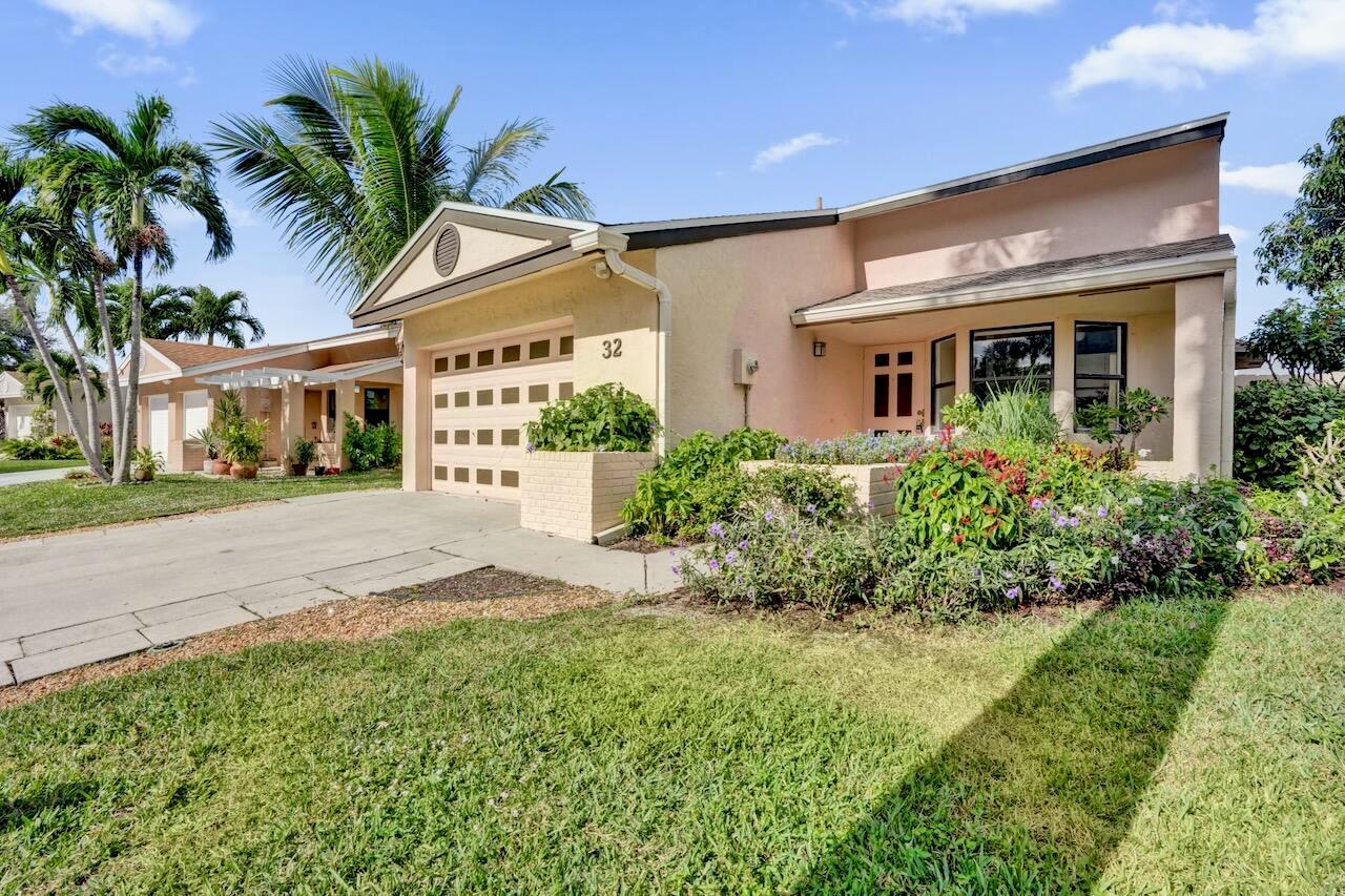 32 Buxton Ln Boynton Beach, FL 33426