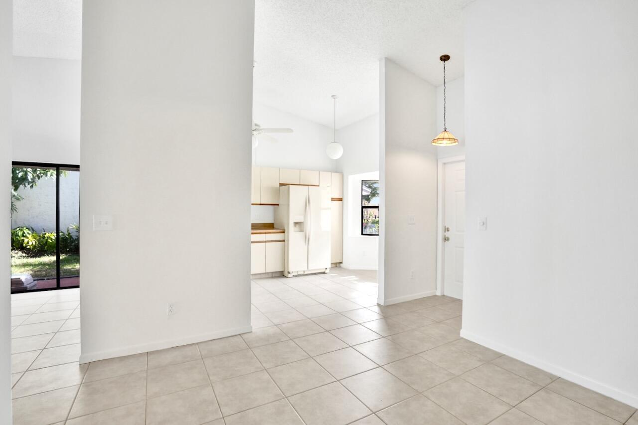 32 Buxton Ln Boynton Beach, FL 33426