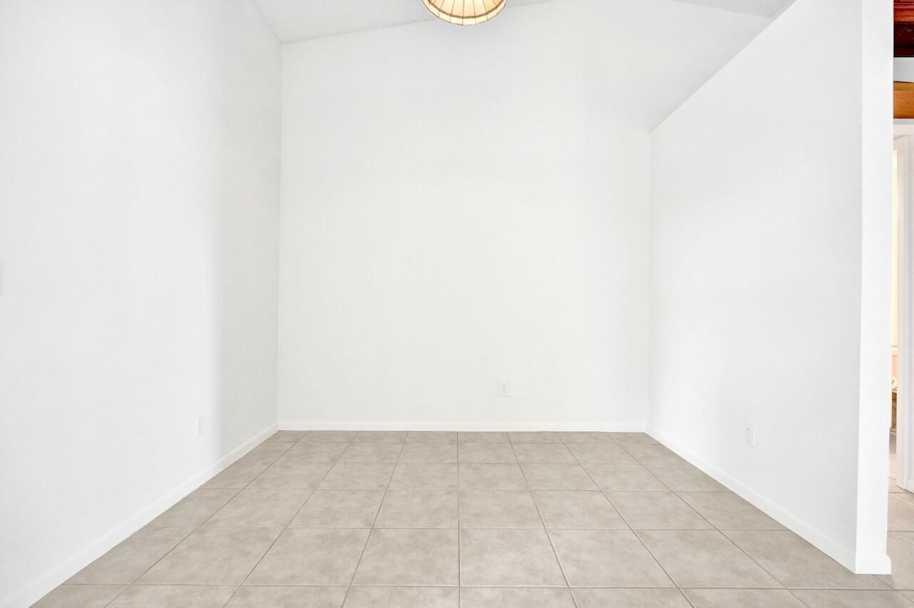 32 Buxton Ln Boynton Beach, FL 33426