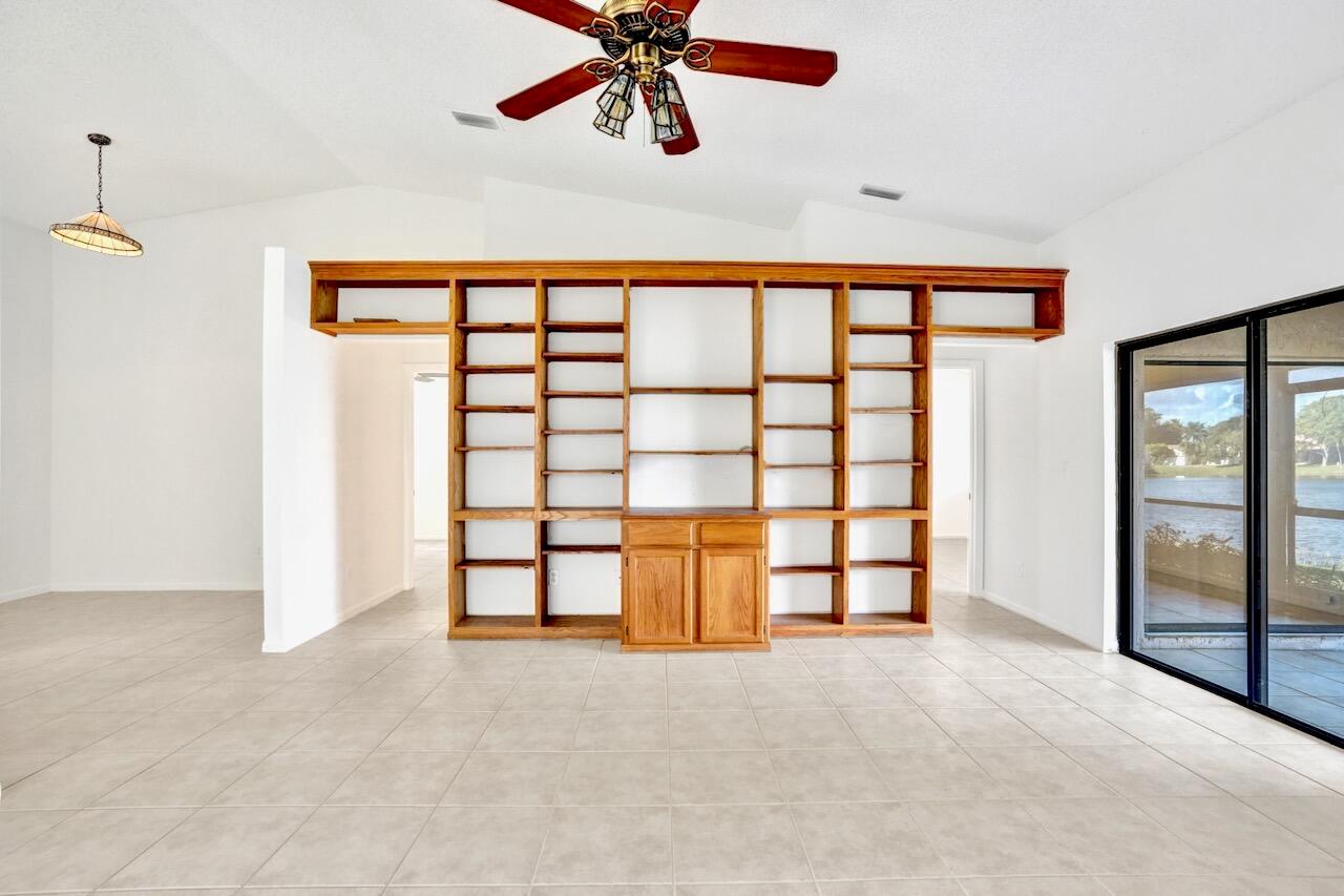 32 Buxton Ln Boynton Beach, FL 33426