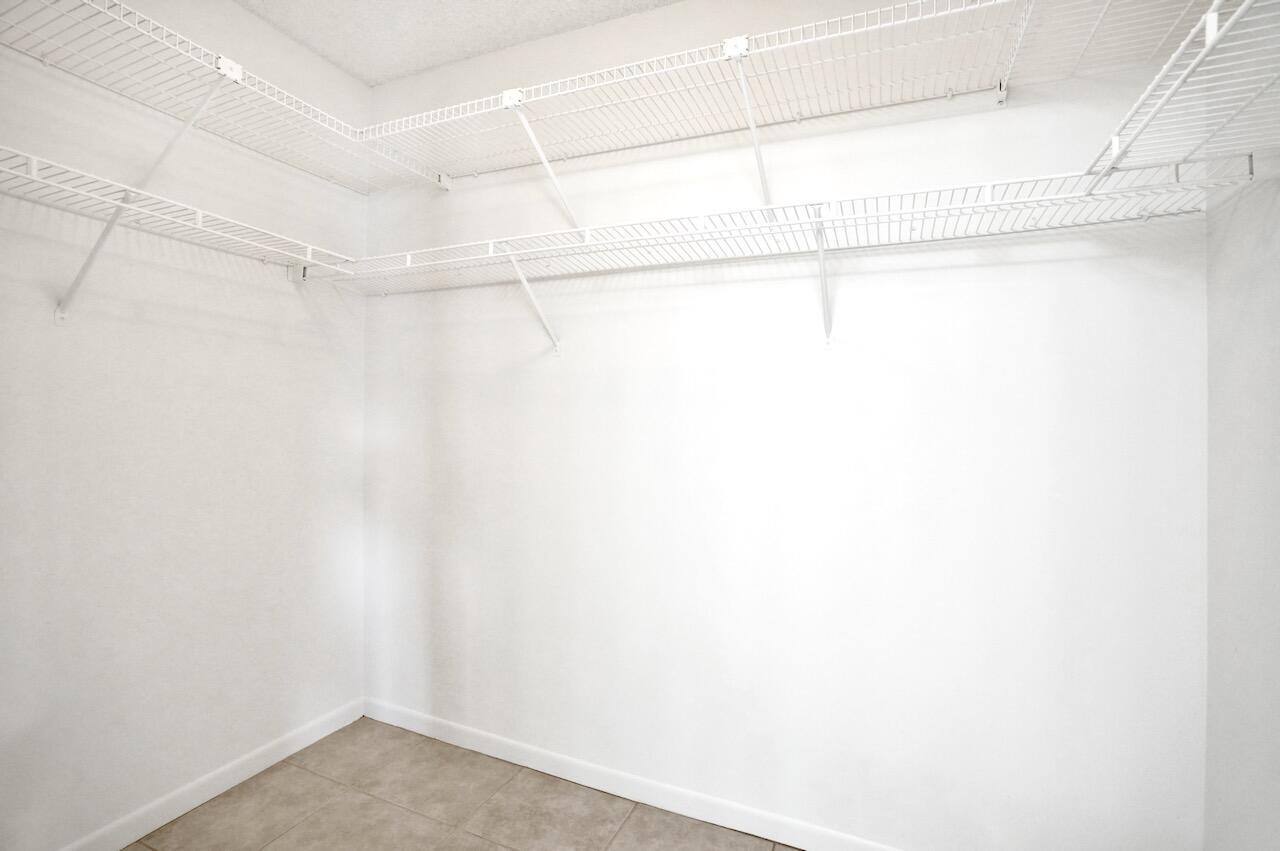 32 Buxton Ln Boynton Beach, FL 33426