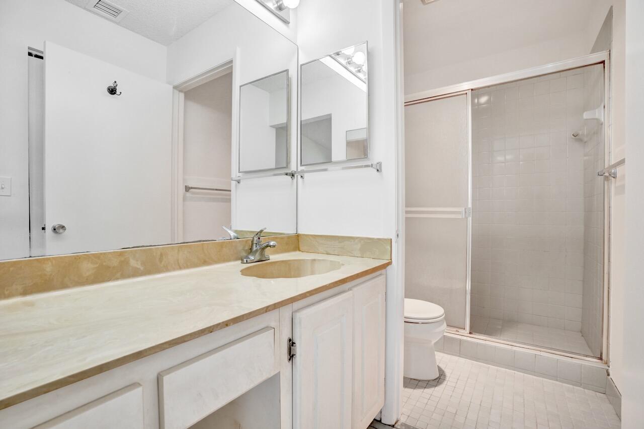 32 Buxton Ln Boynton Beach, FL 33426