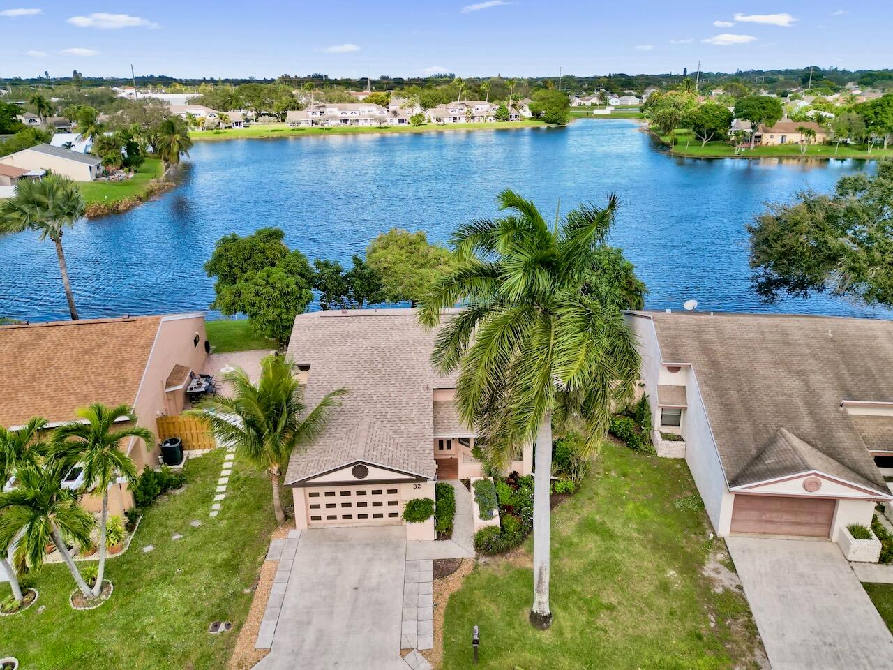 32 Buxton Ln Boynton Beach, FL 33426