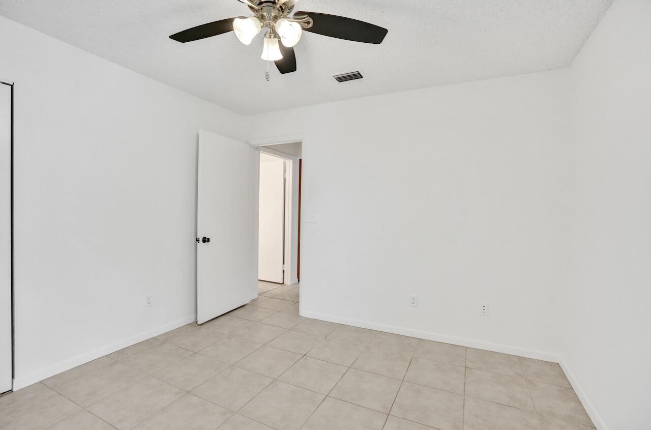 32 Buxton Ln Boynton Beach, FL 33426