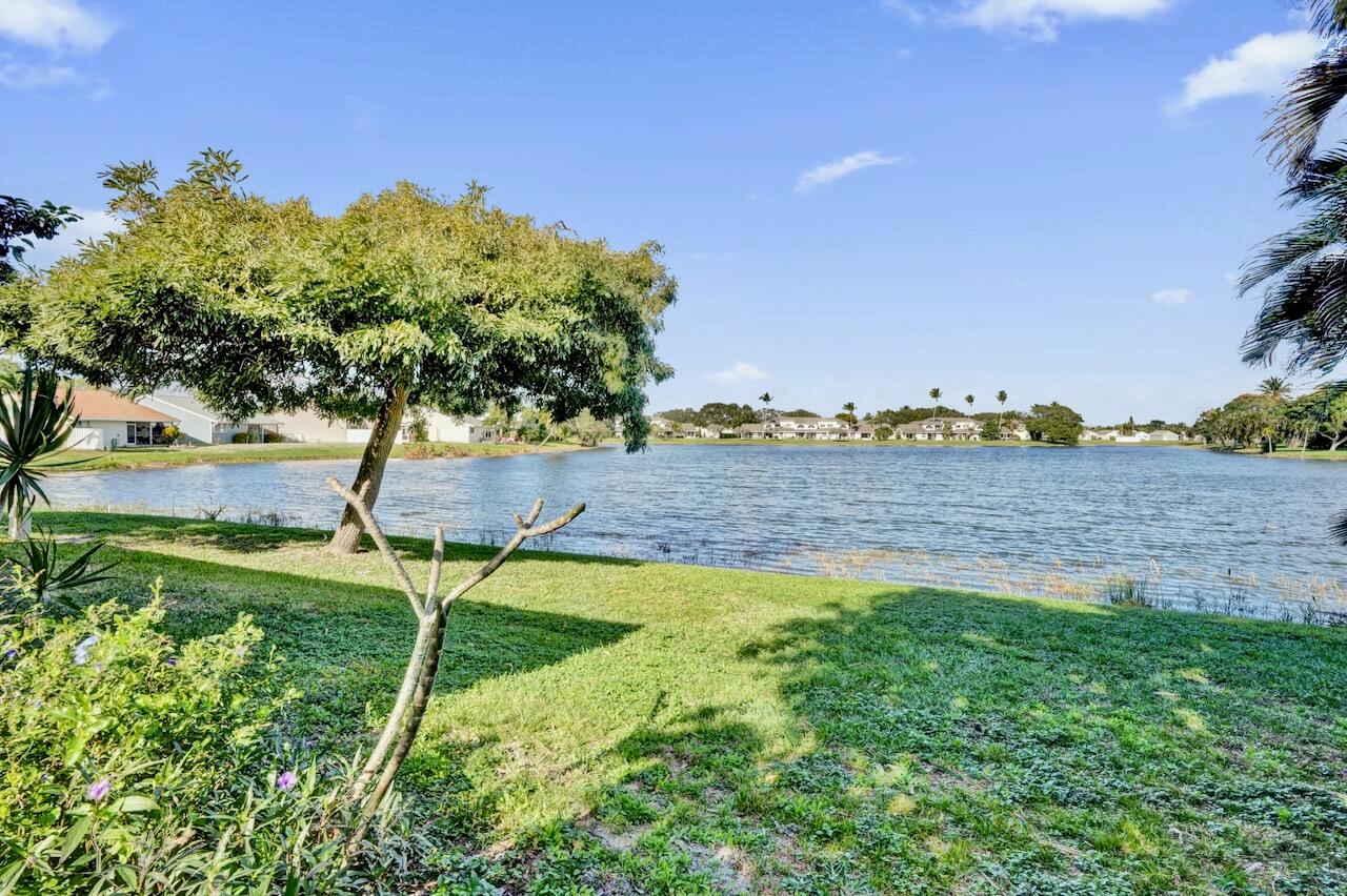 32 Buxton Ln Boynton Beach, FL 33426