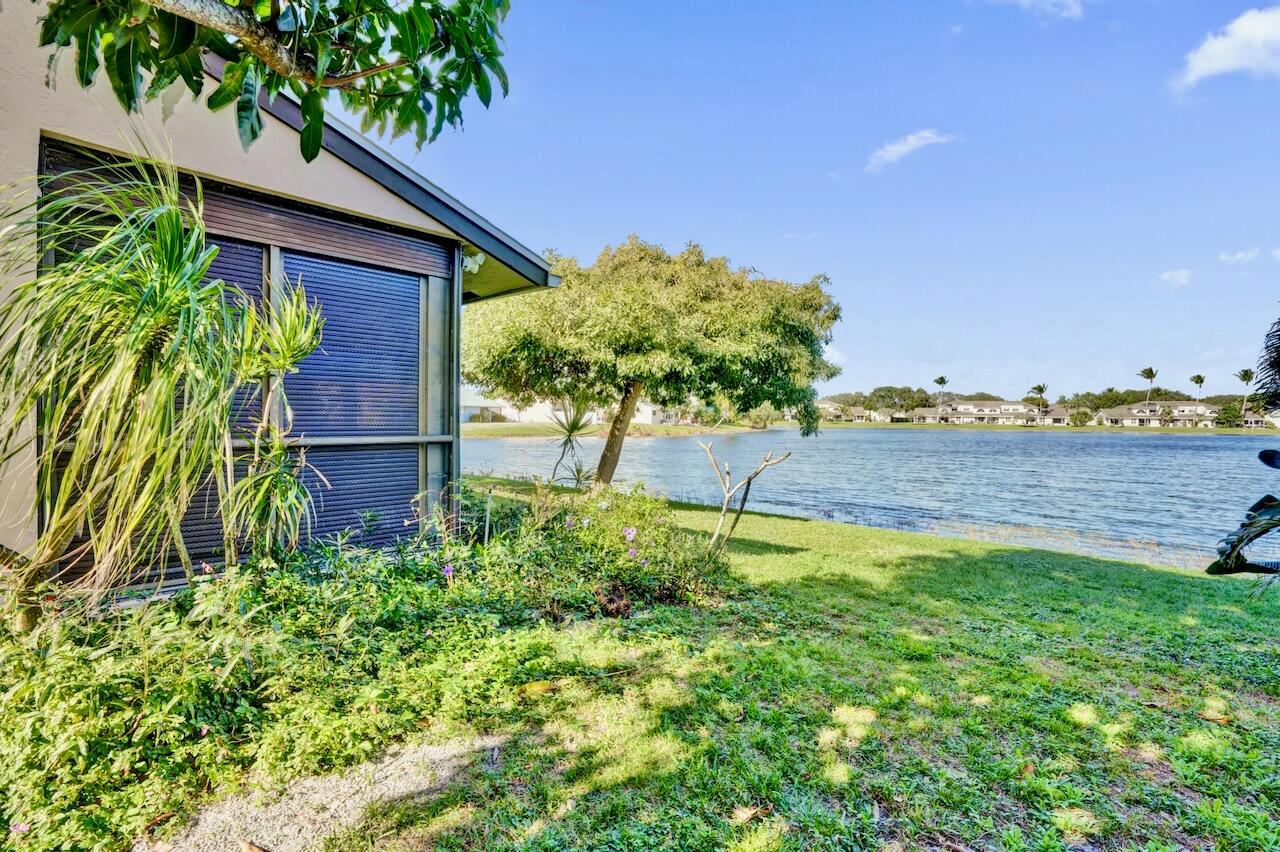 32 Buxton Ln Boynton Beach, FL 33426