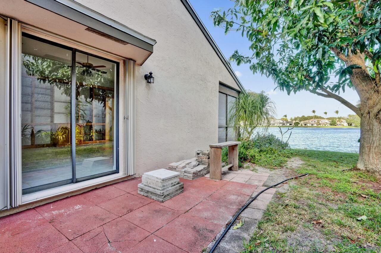 32 Buxton Ln Boynton Beach, FL 33426