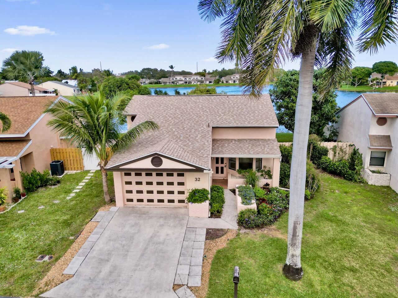 32 Buxton Ln Boynton Beach, FL 33426