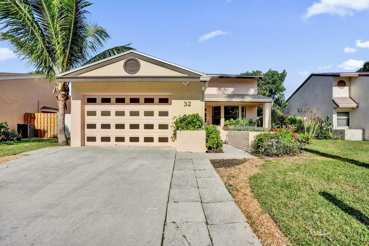 32 Buxton Ln Boynton Beach, FL 33426