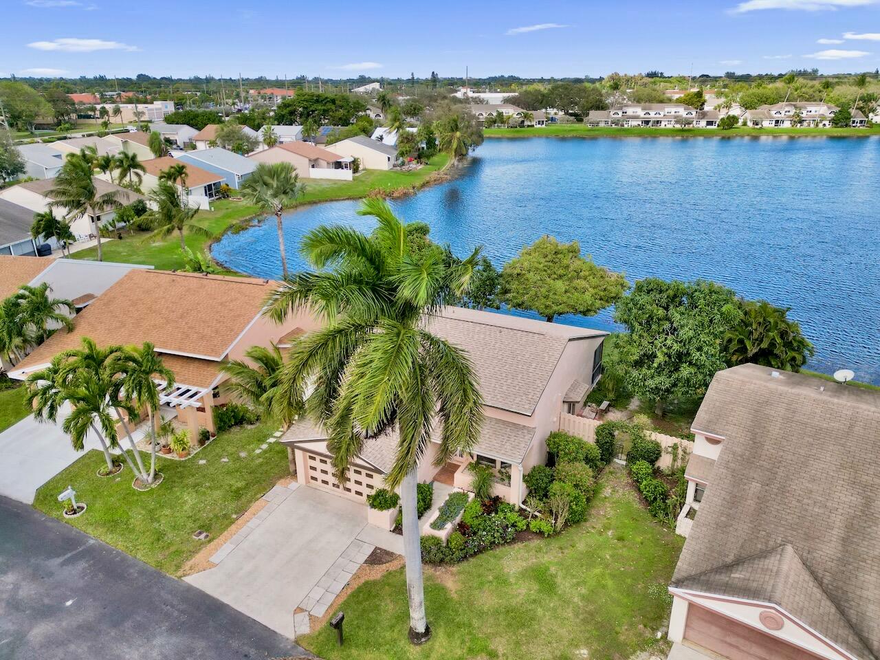 32 Buxton Ln Boynton Beach, FL 33426