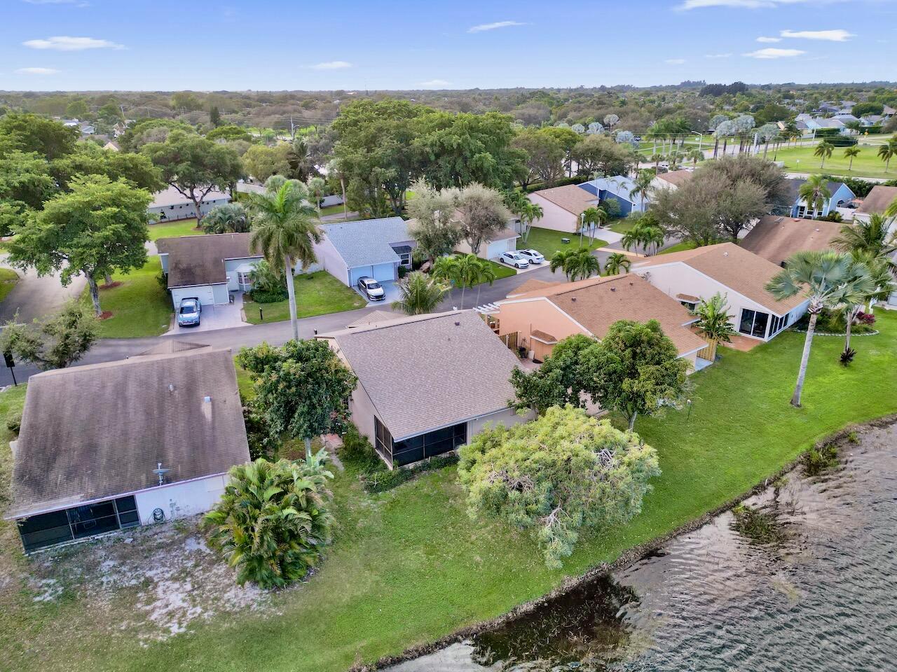 32 Buxton Ln Boynton Beach, FL 33426