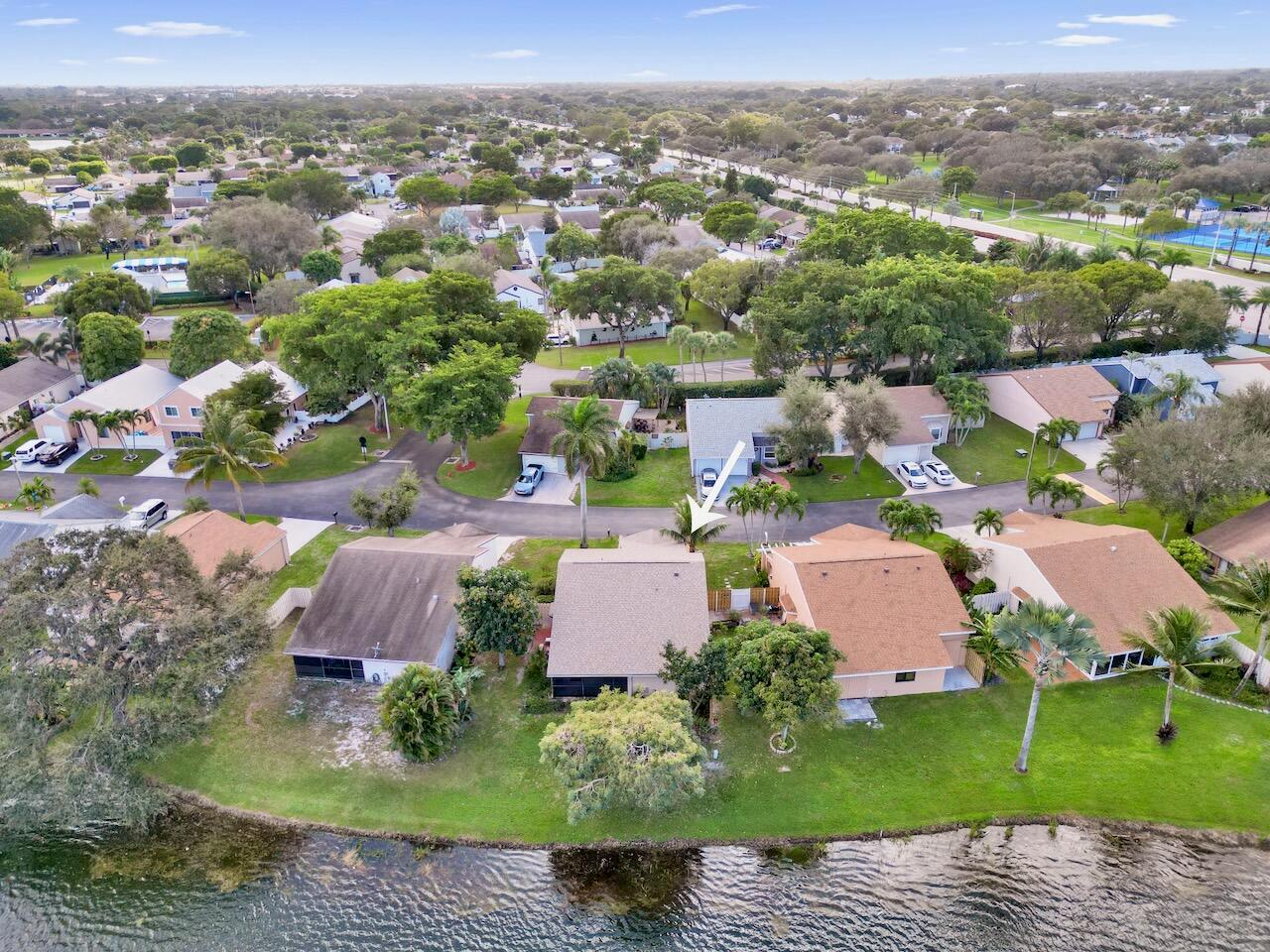 32 Buxton Ln Boynton Beach, FL 33426