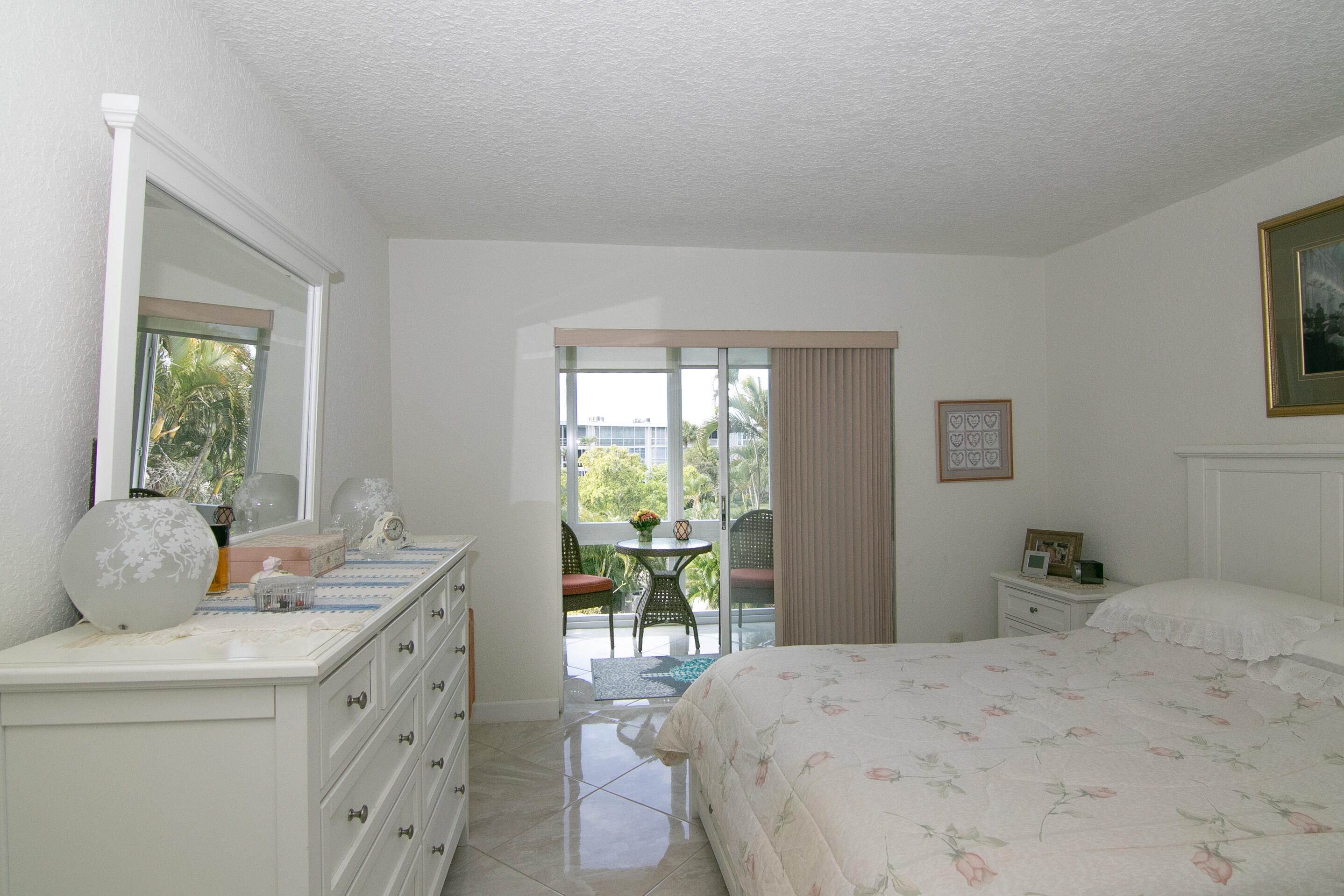 2562 N Garden #308 Lake Worth, FL 33461