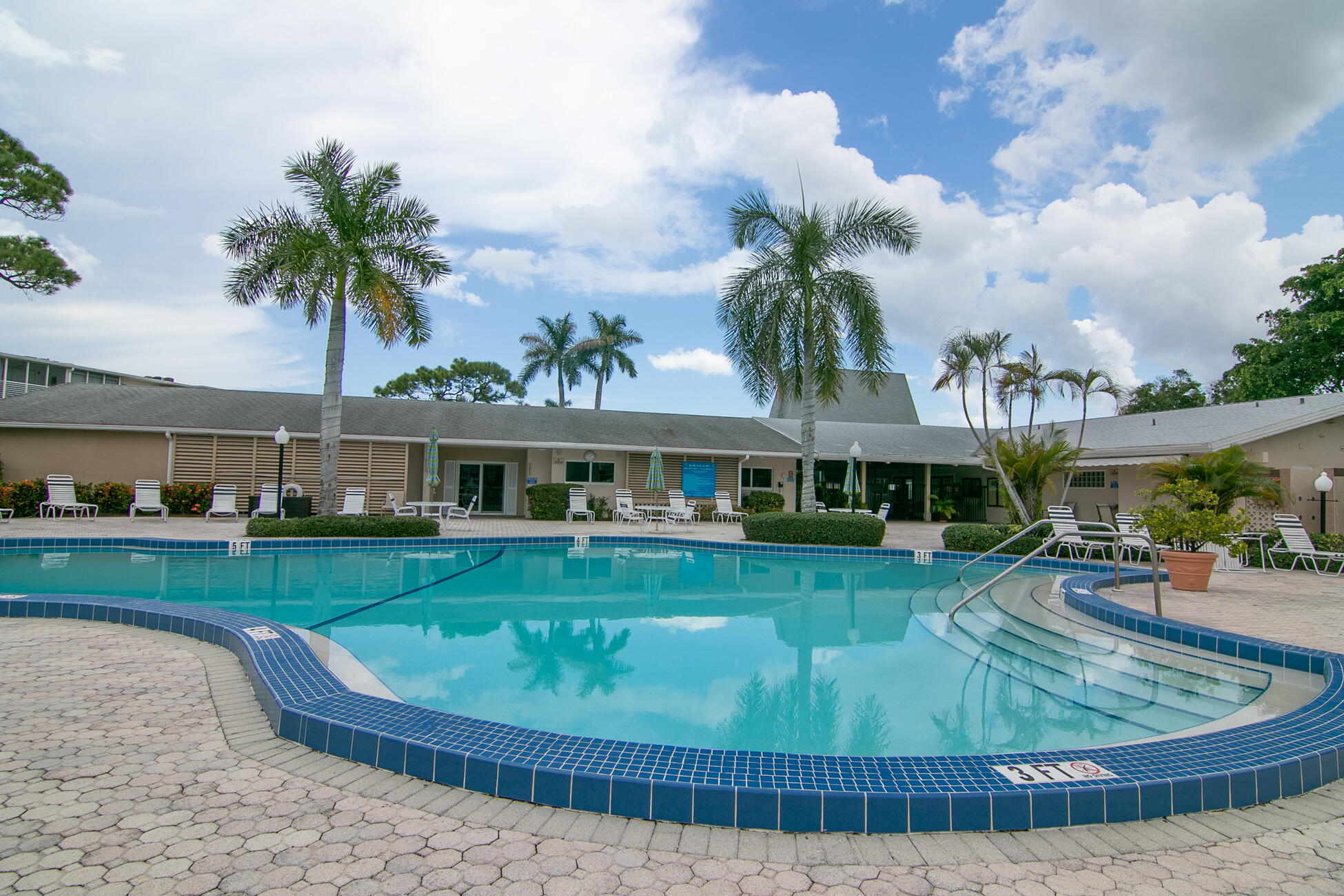 2562 N Garden #308 Lake Worth, FL 33461