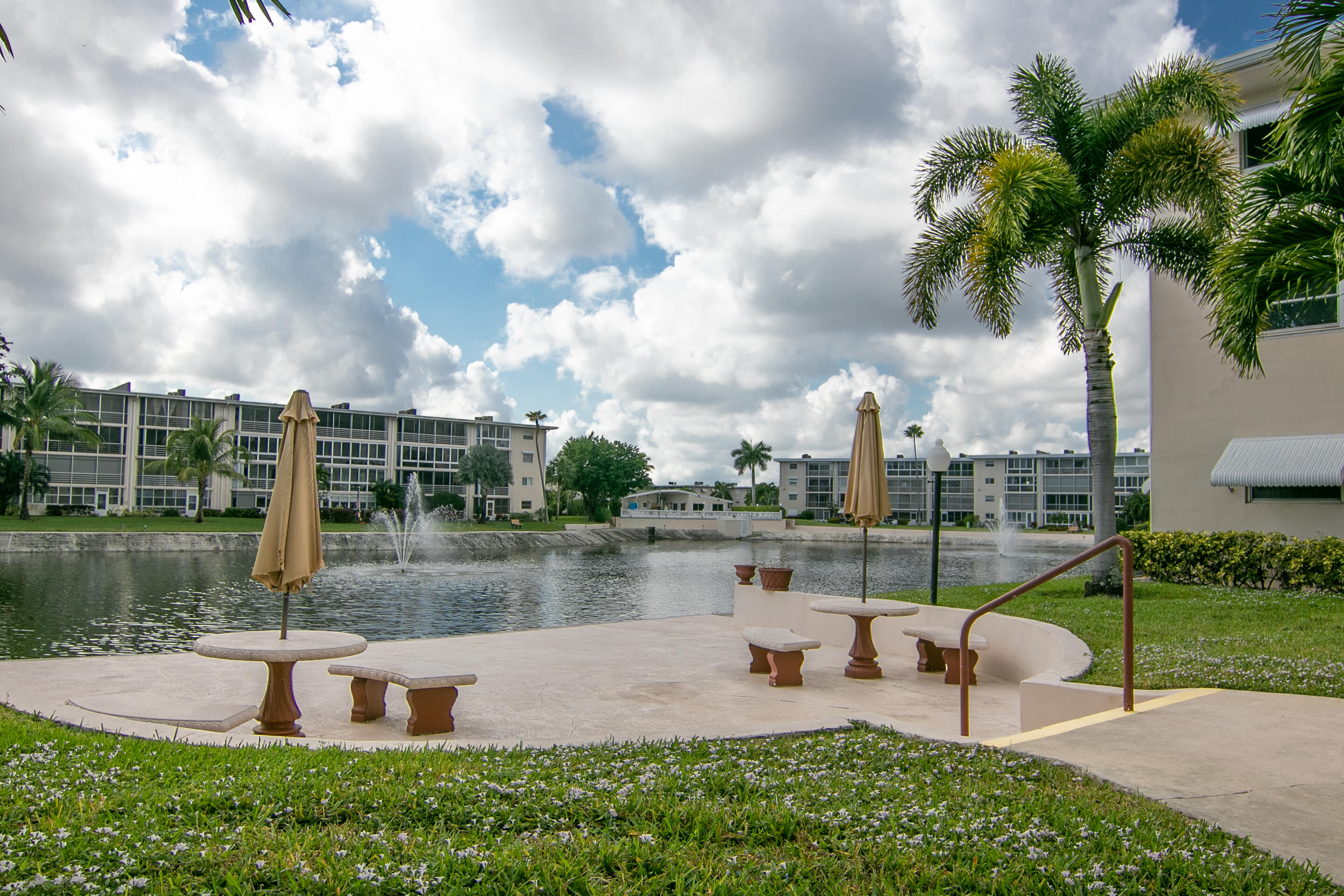 2562 N Garden #308 Lake Worth, FL 33461