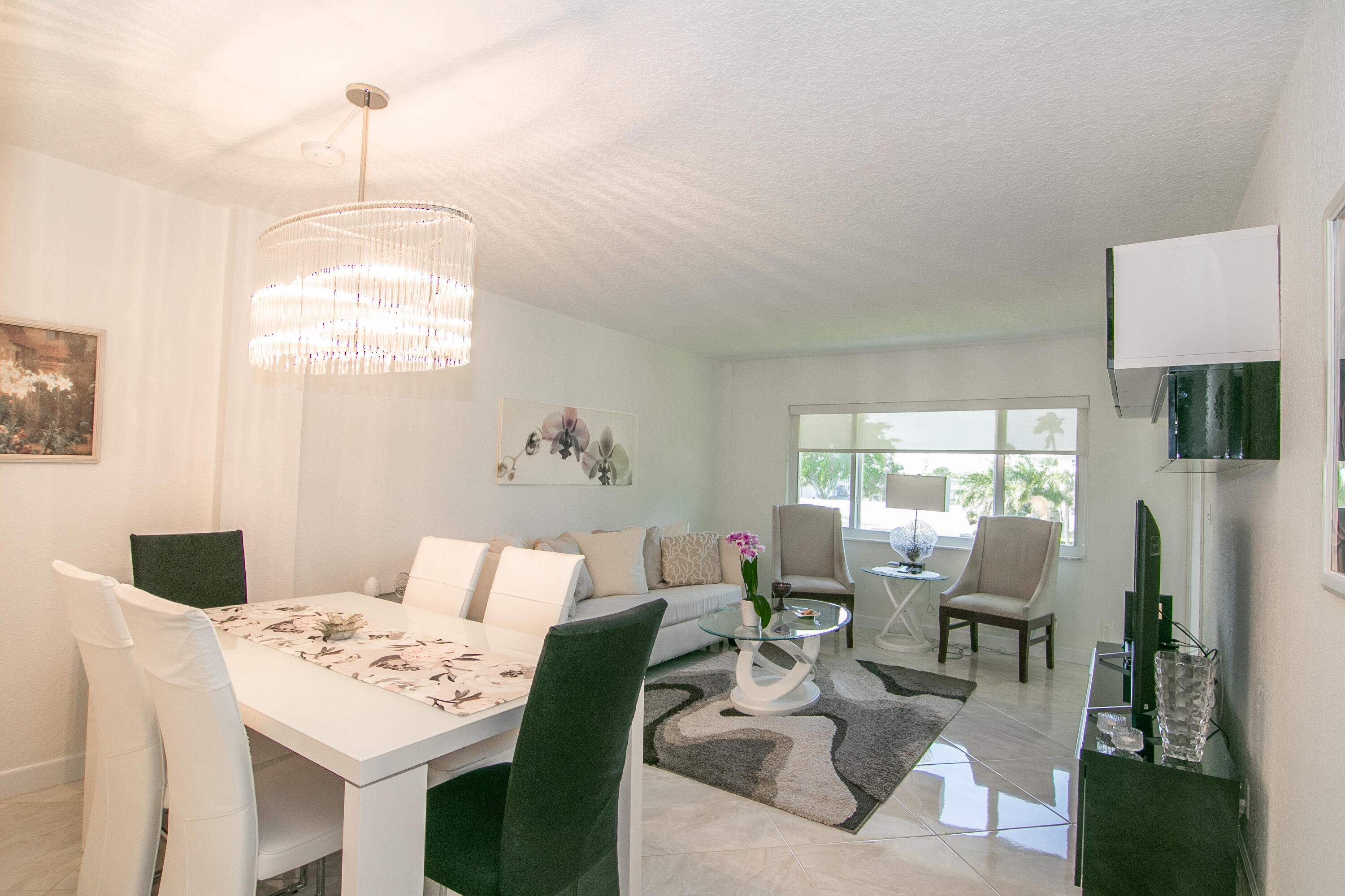 2562 N Garden #308 Lake Worth, FL 33461