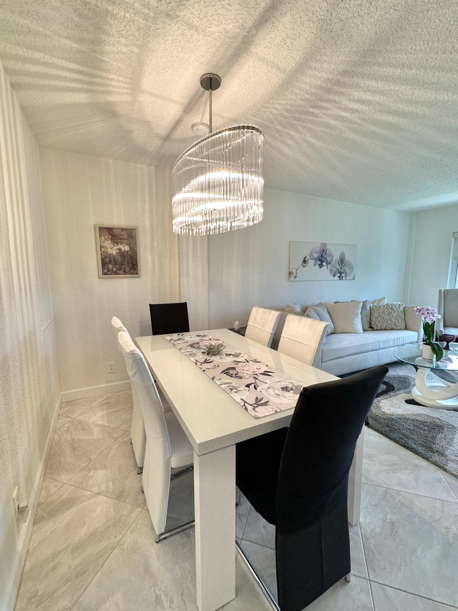 2562 N Garden #308 Lake Worth, FL 33461