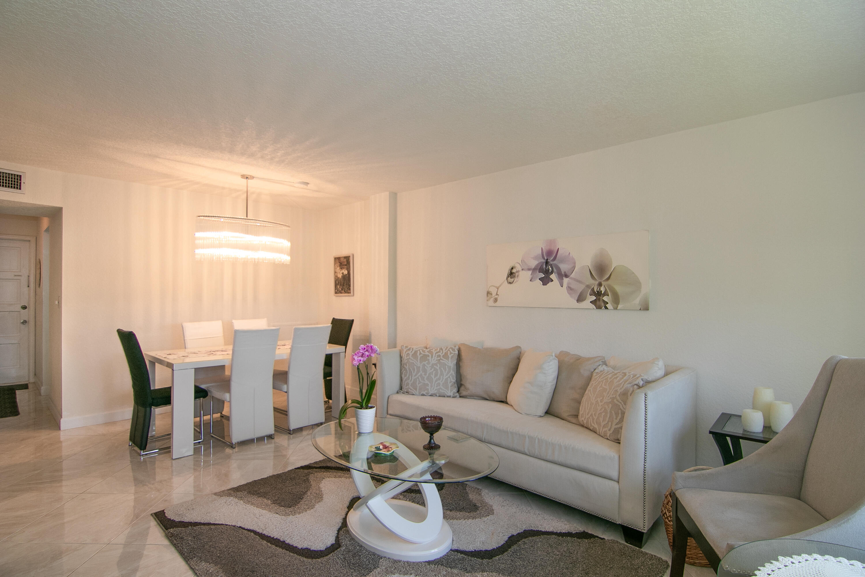 2562 N Garden #308 Lake Worth, FL 33461