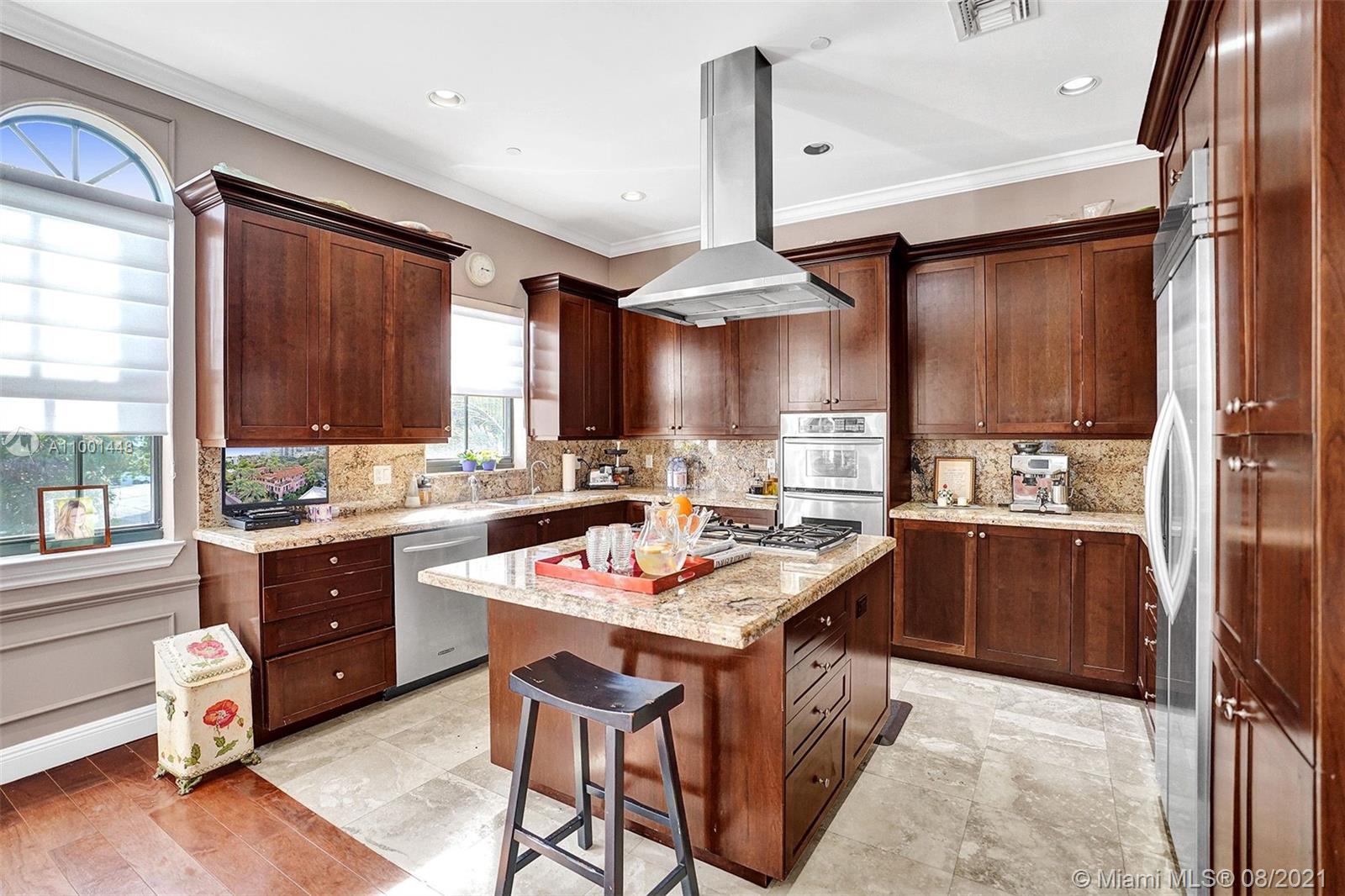 27 SE 10th Ave