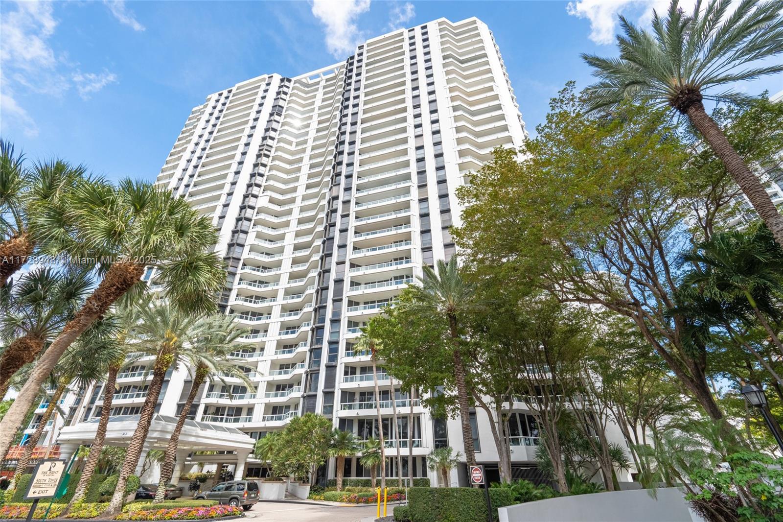 21205 Yacht Clb Dr #805