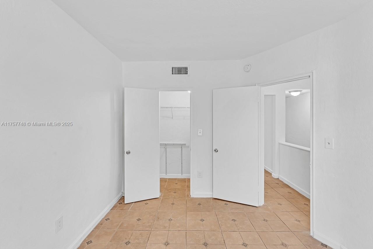 image Sunset Palm Villas Condo9