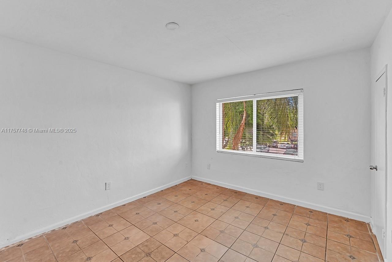 image Sunset Palm Villas Condo10