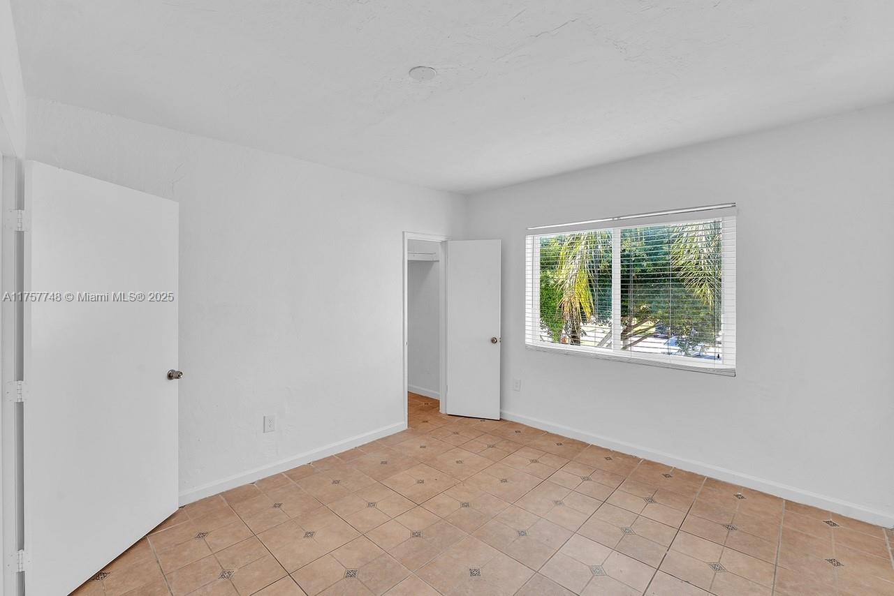 image Sunset Palm Villas Condo12