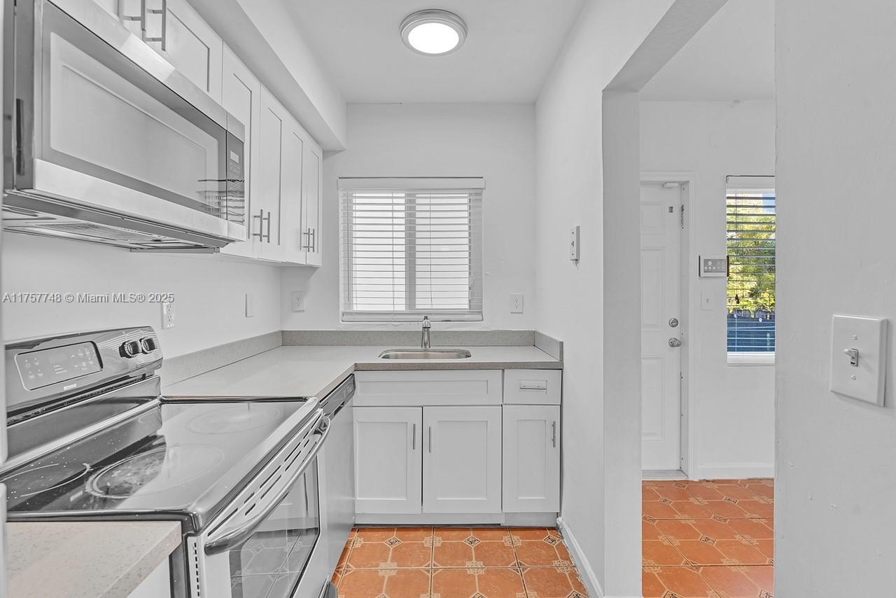 image Sunset Palm Villas Condo1